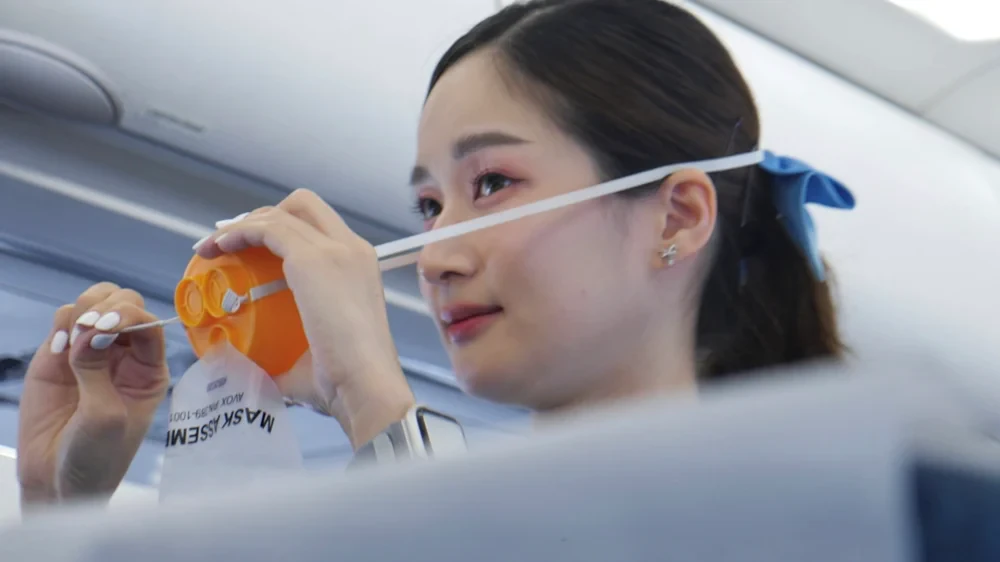 เบื้องหลังรอยยิ้มและยูนิฟอร์ม คือ “ความปลอดภัย” ที่ซ่อนอยู่ในหัวใจการบริการของพนักงานต้อนรับบนเครื่องบินของบางกอกแอร์เวย์ส