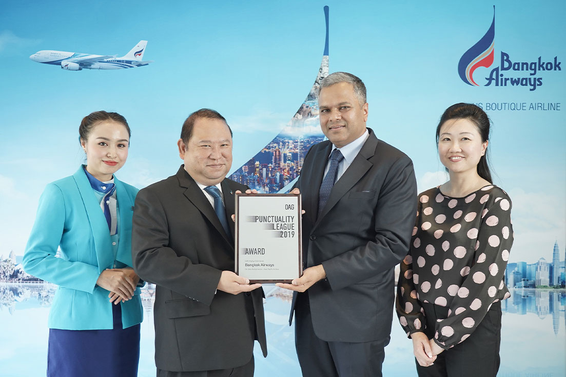 Bangkok Airways receives the commendation plaque "The Most Punctual Airline Asia Pacific Award" (2nd place) from OAG